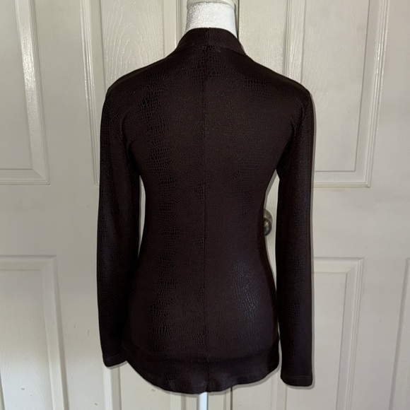 Alembika Essential Slinky V Neck Top In Sepia - Picture 4 of 9